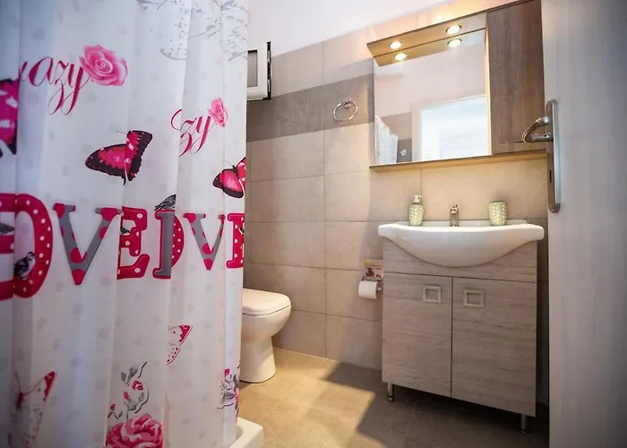 Helona - No 3 Appartement *