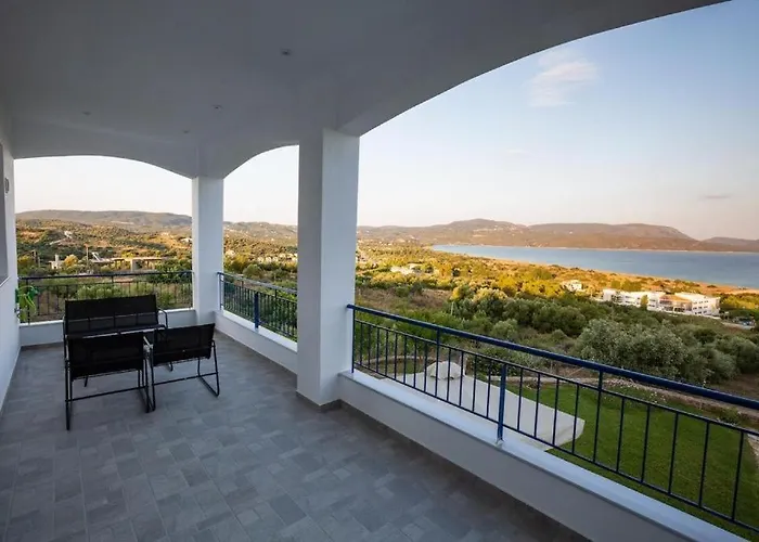 Helona - No 3 Lägenhet Finikounta